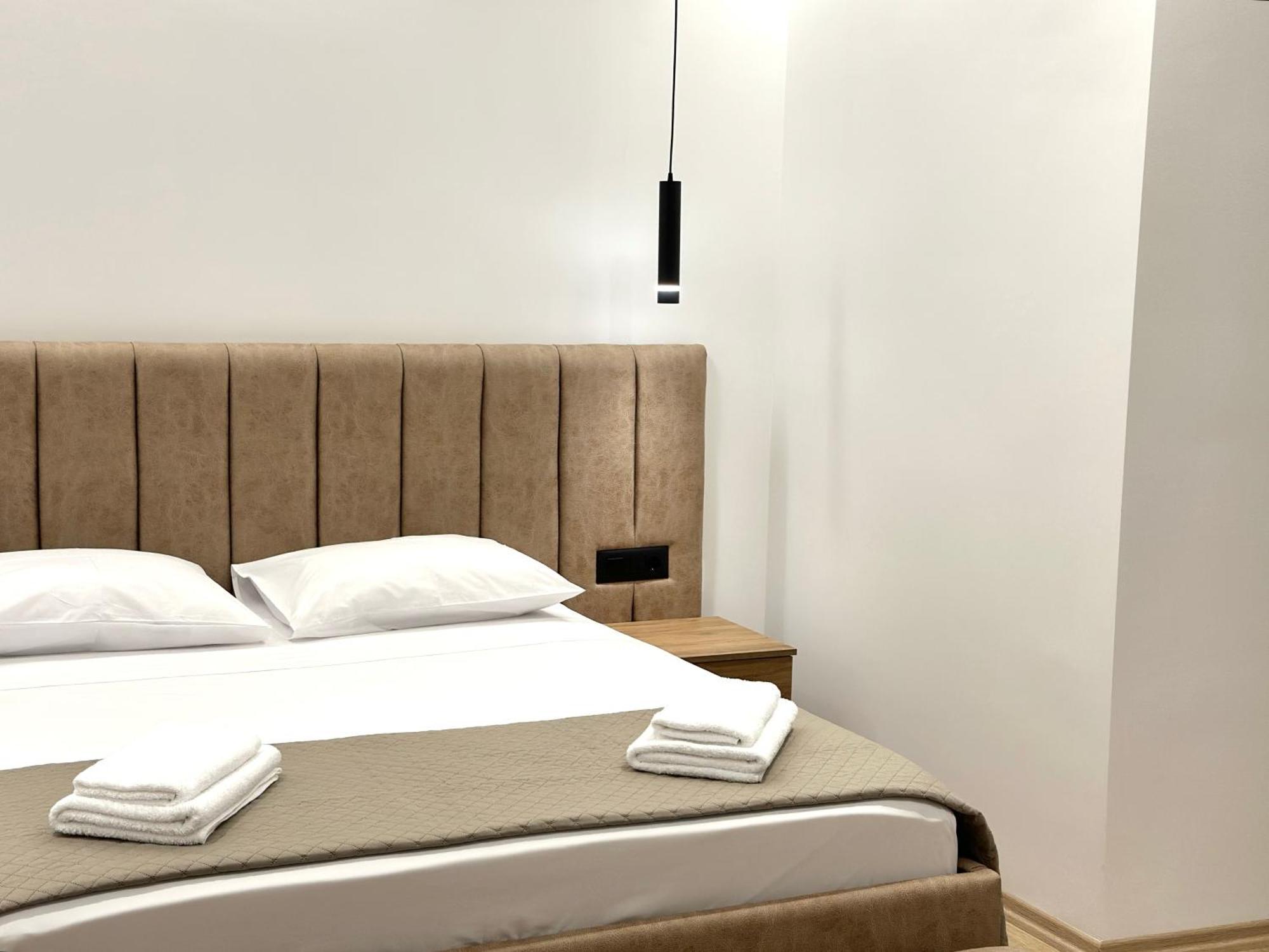 Keos Hotel Sarandë Esterno foto