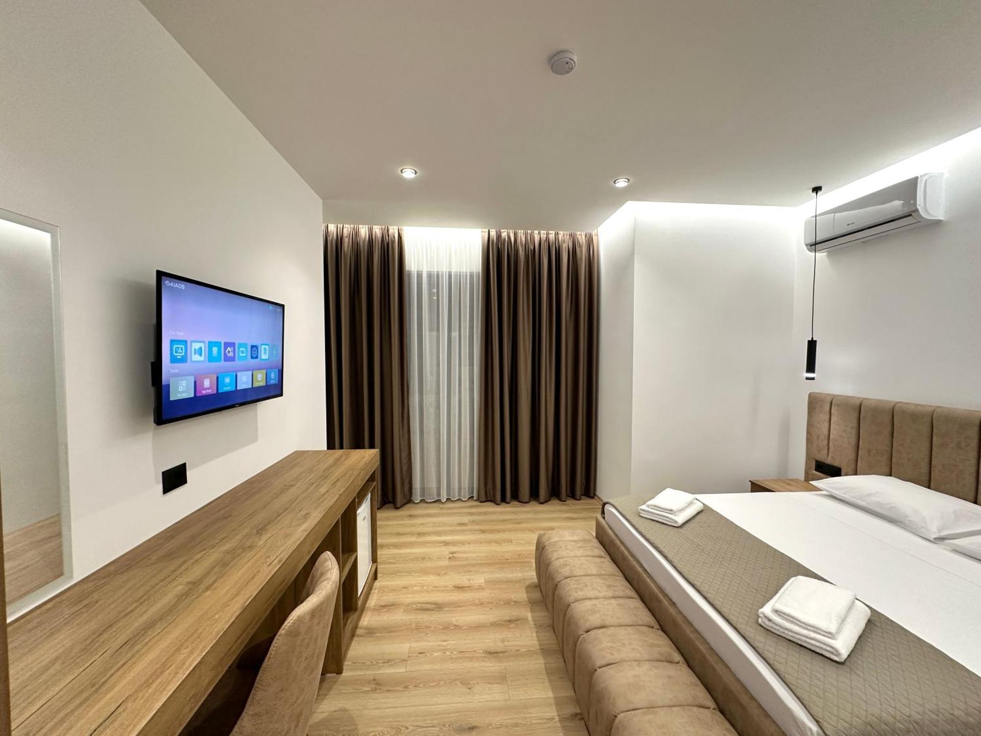 Keos Hotel Sarandë Esterno foto