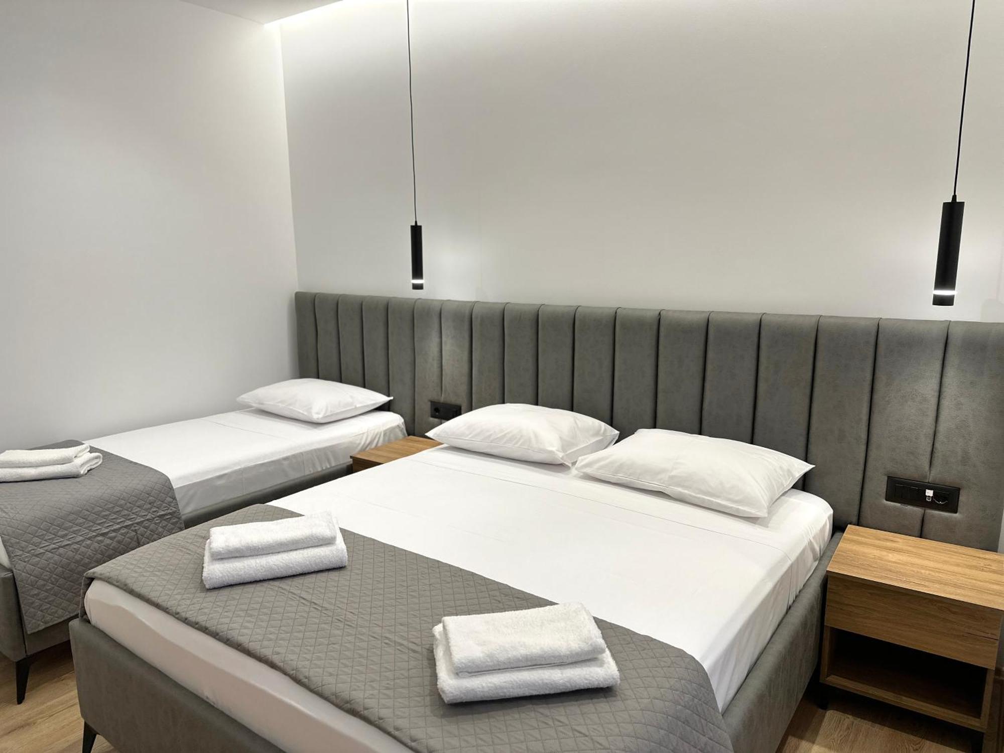 Keos Hotel Sarandë Esterno foto