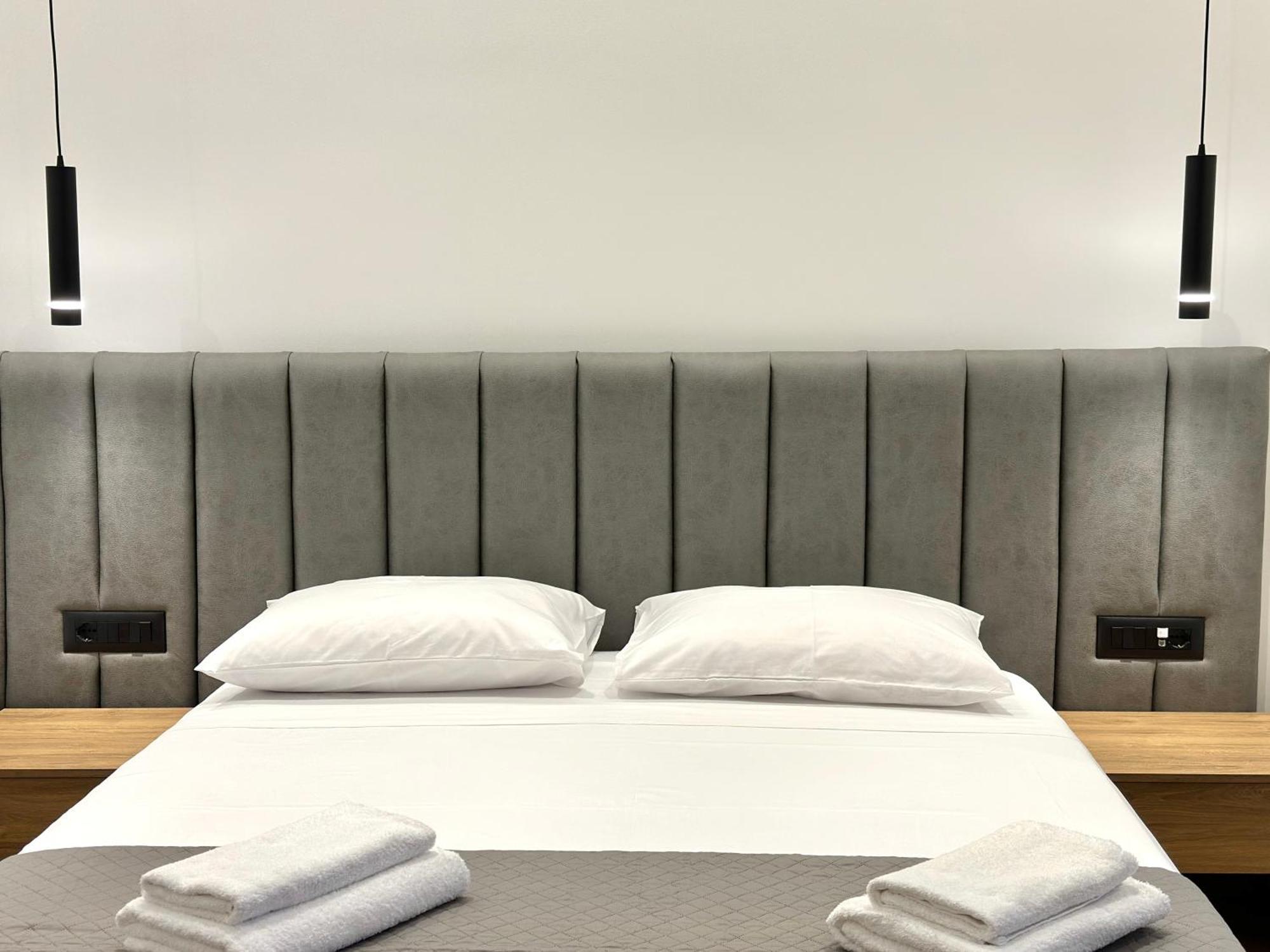 Keos Hotel Sarandë Esterno foto