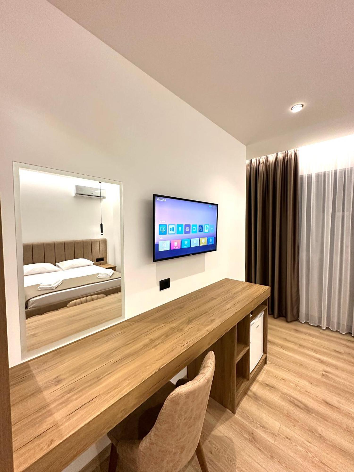 Keos Hotel Sarandë Esterno foto
