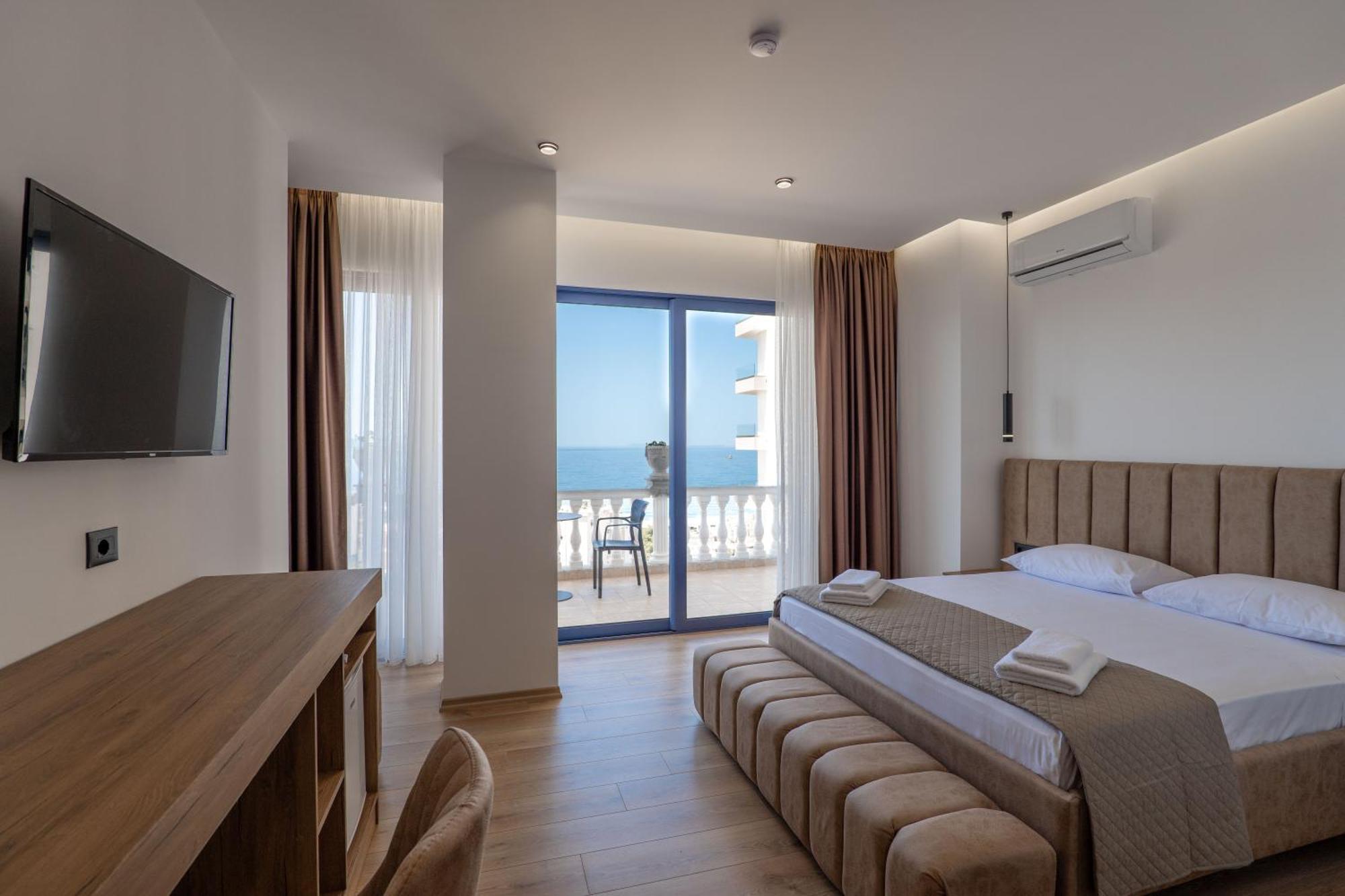Keos Hotel Sarandë Esterno foto