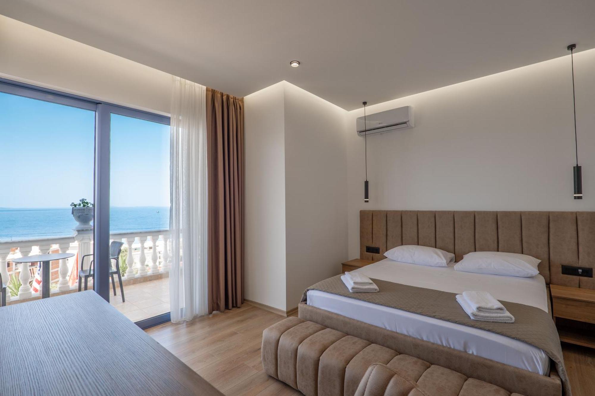 Keos Hotel Sarandë Esterno foto