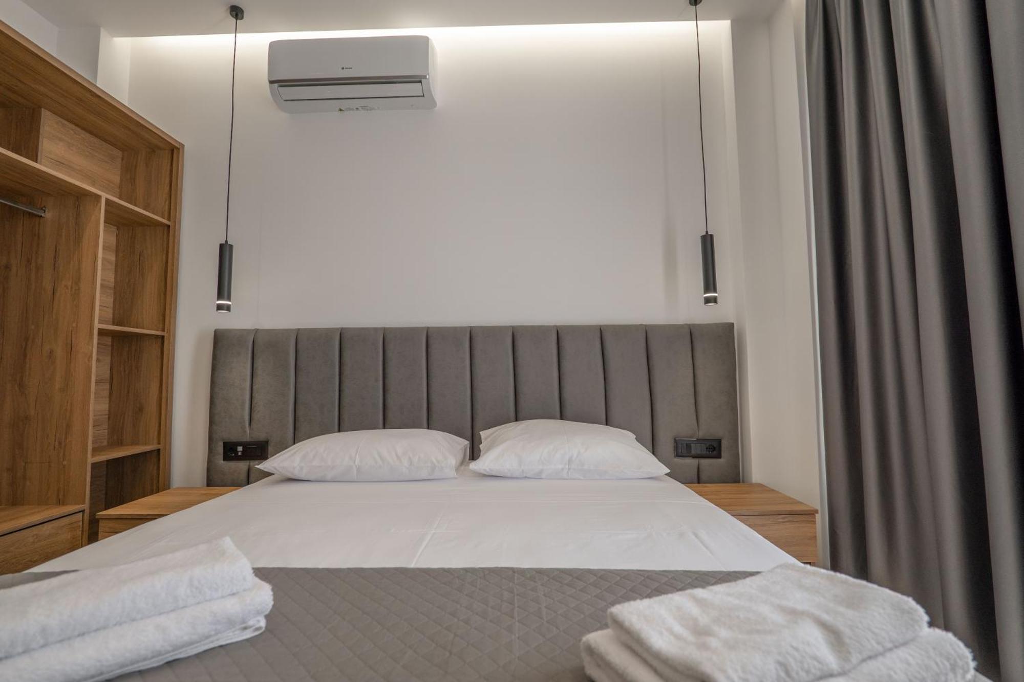 Keos Hotel Sarandë Esterno foto