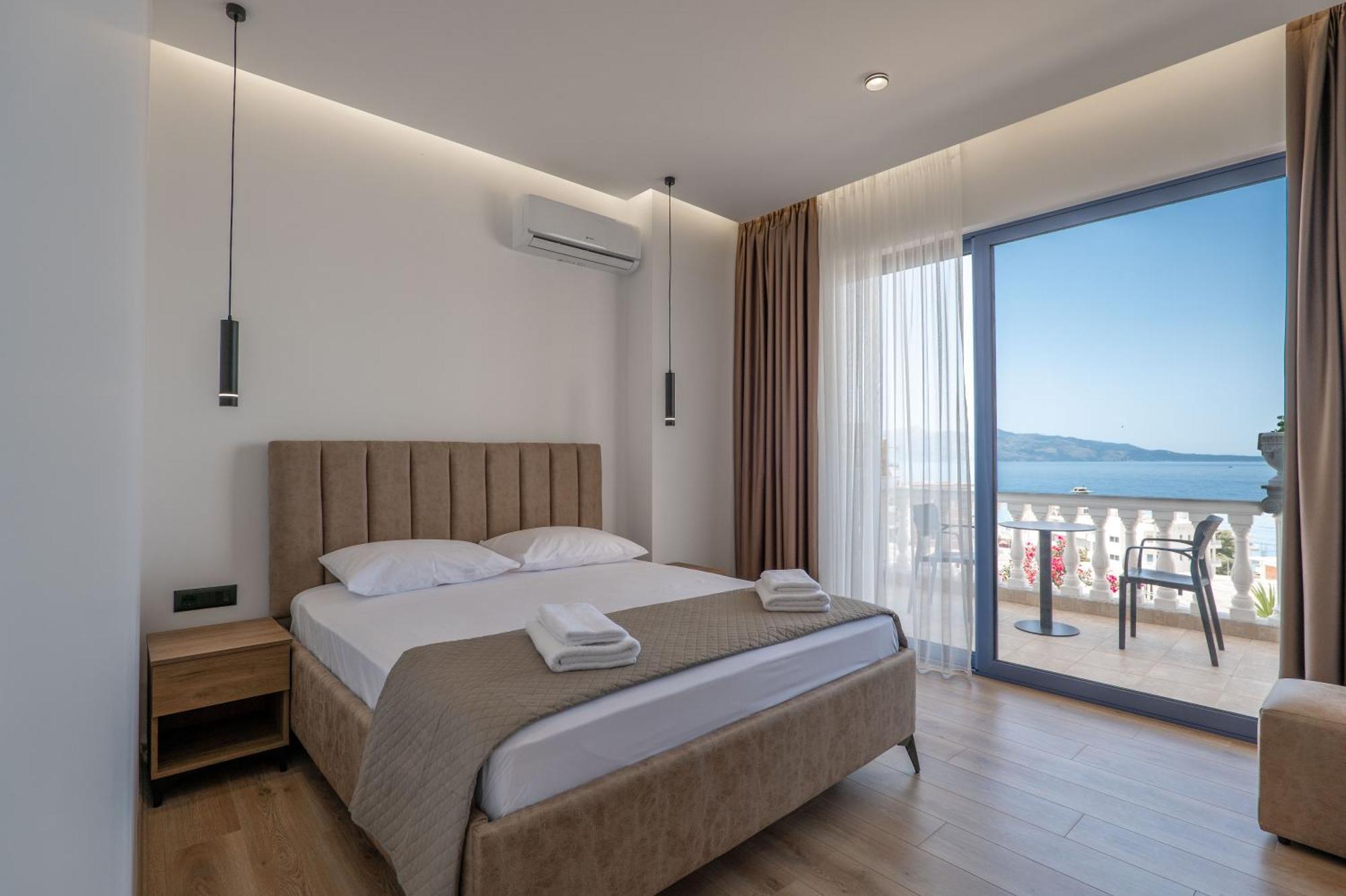 Keos Hotel Sarandë Esterno foto