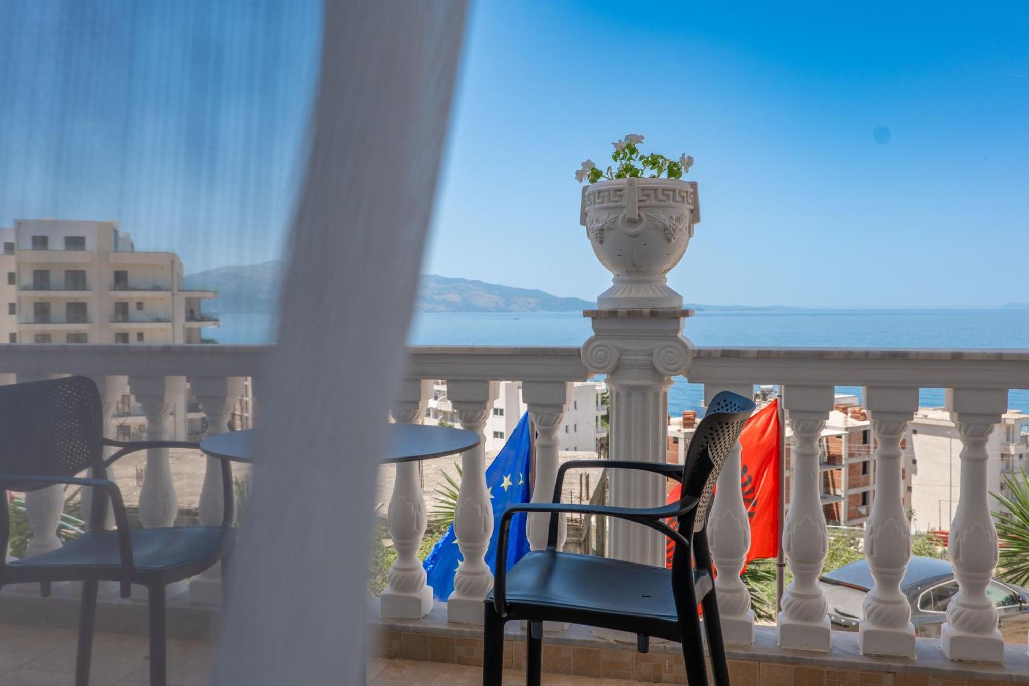 Keos Hotel Sarandë Esterno foto