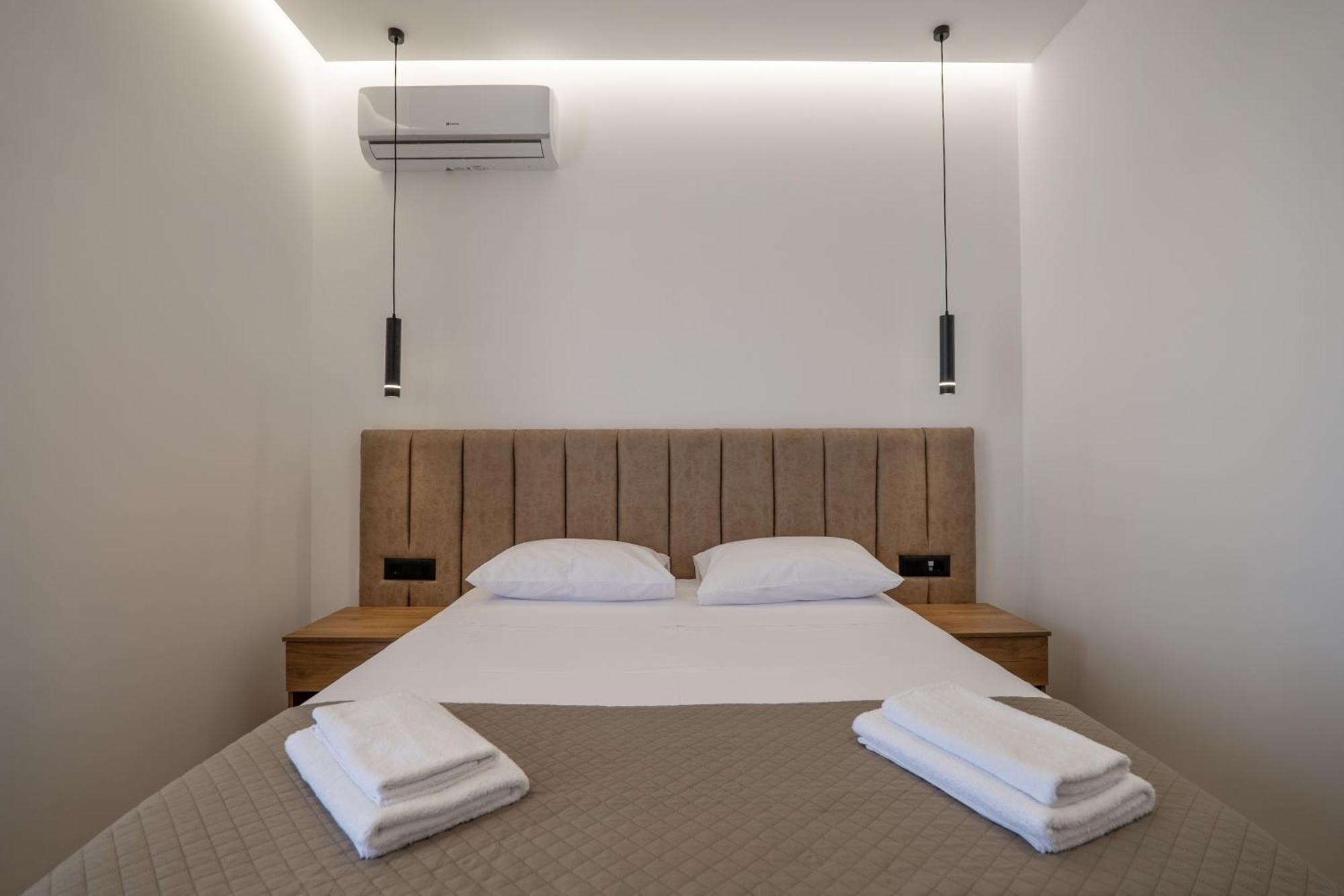 Keos Hotel Sarandë Esterno foto