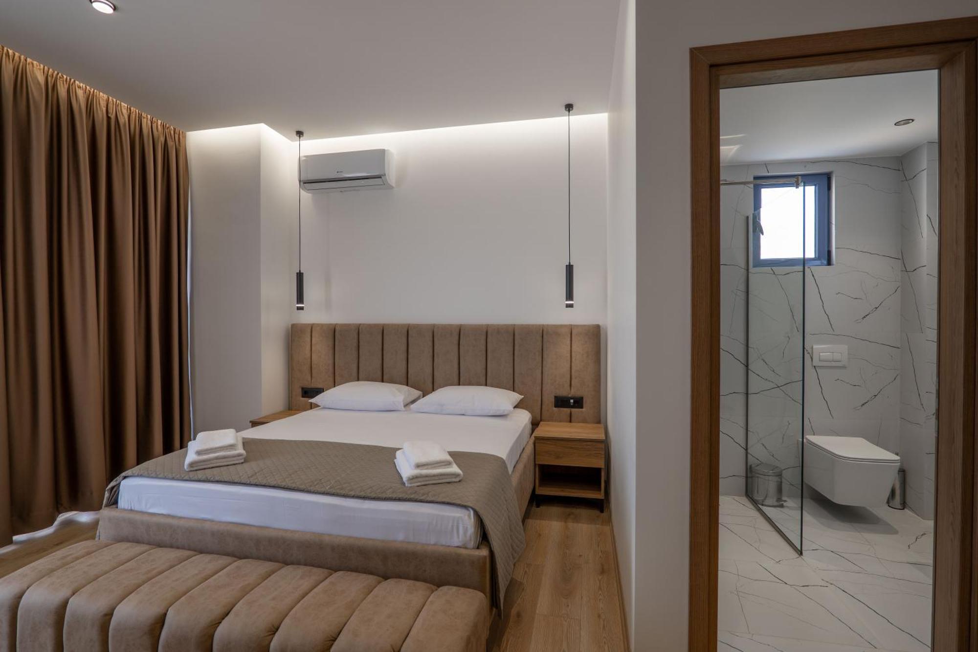 Keos Hotel Sarandë Esterno foto