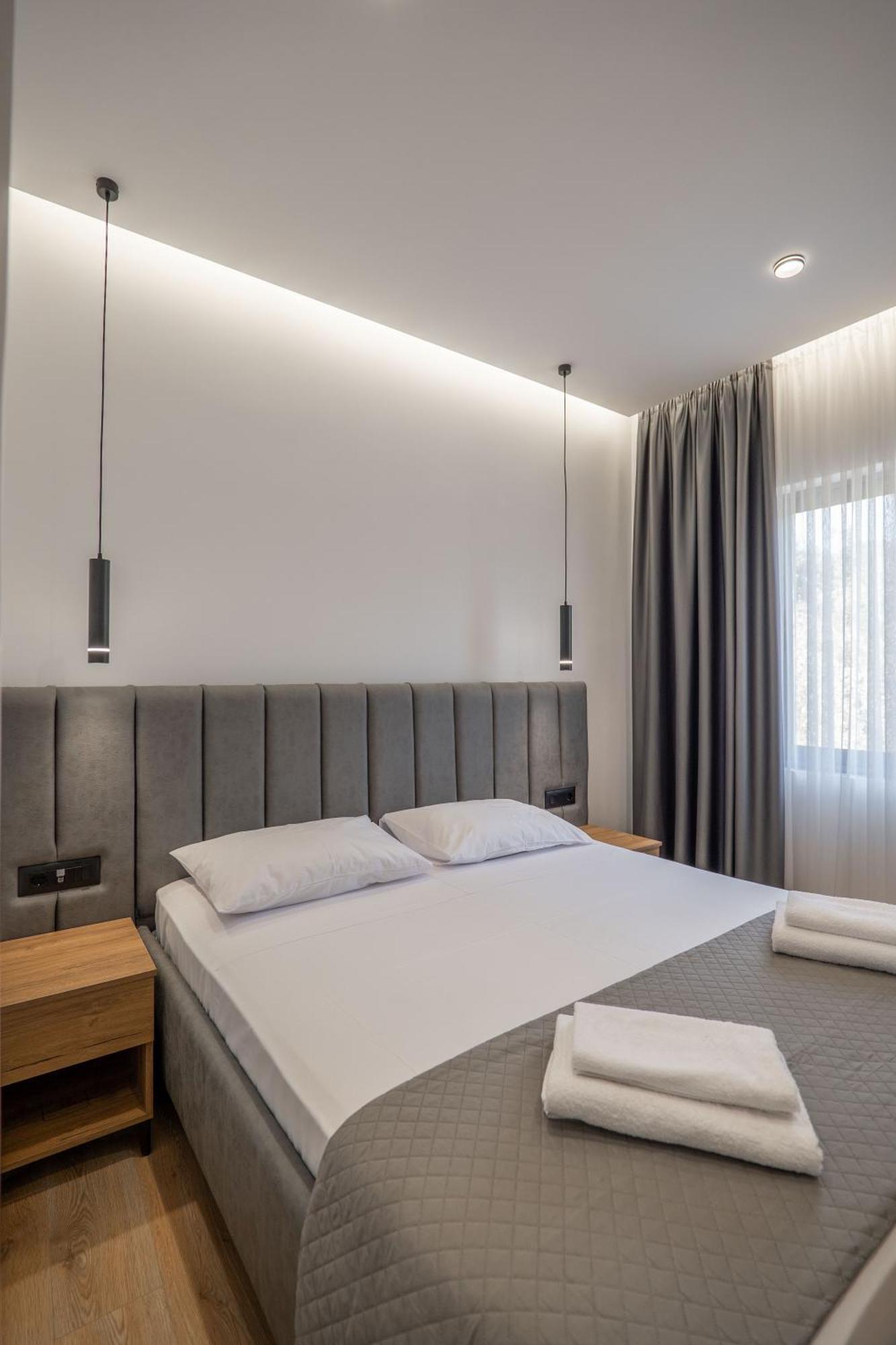 Keos Hotel Sarandë Esterno foto