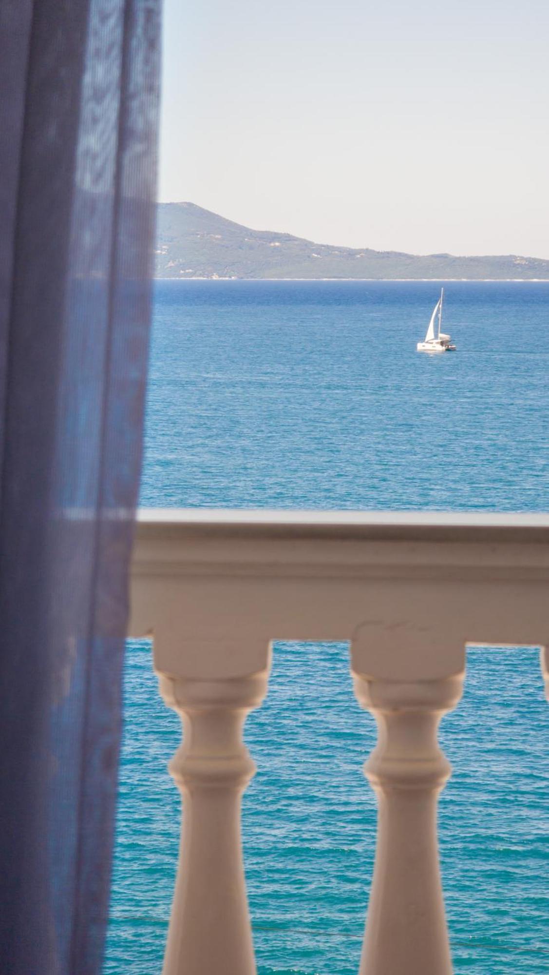 Keos Hotel Sarandë Esterno foto